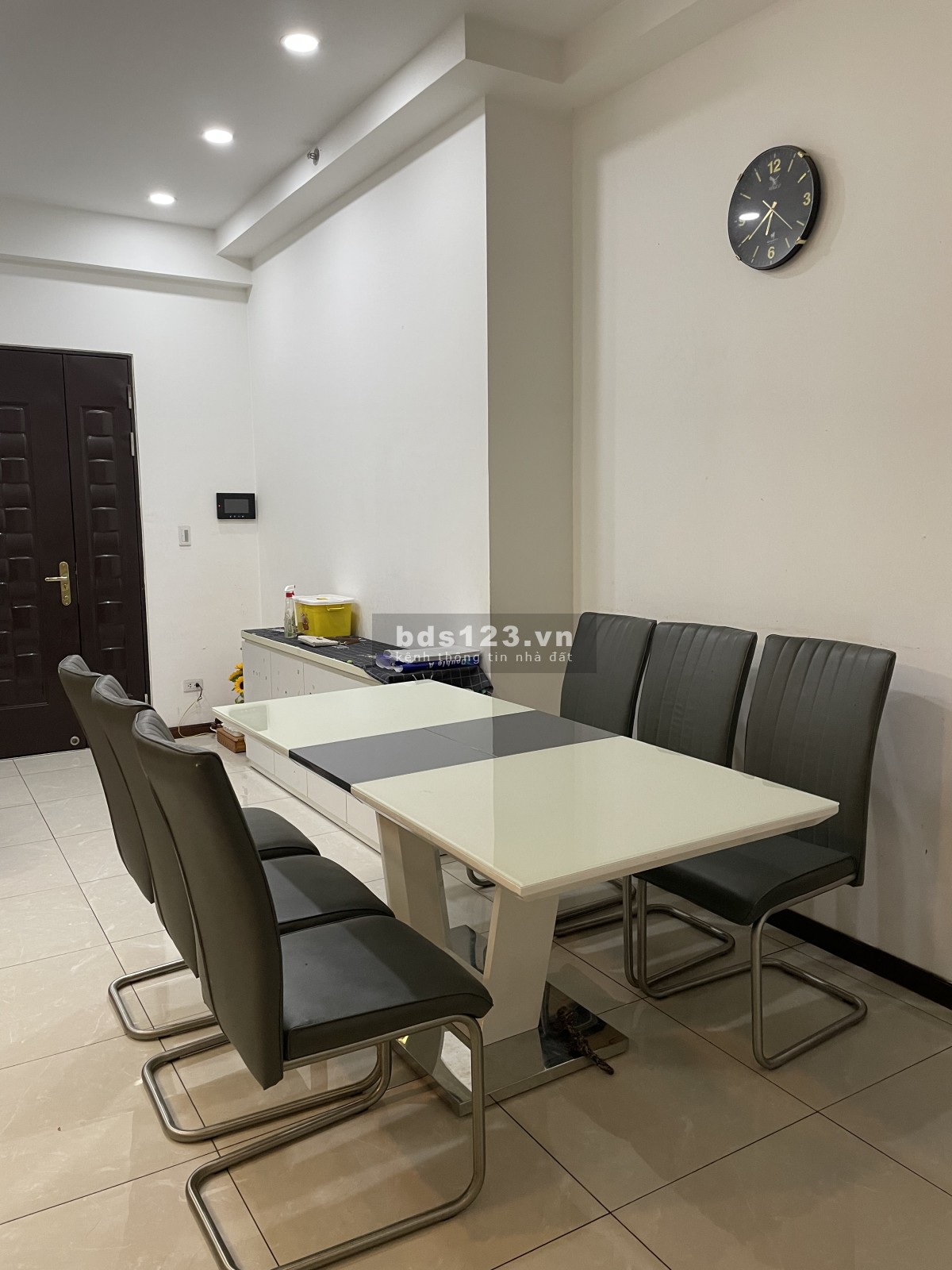 Chính chủ cần sang nhượng bán căn hộ Q7 cao cấp 2pn view miễn chê