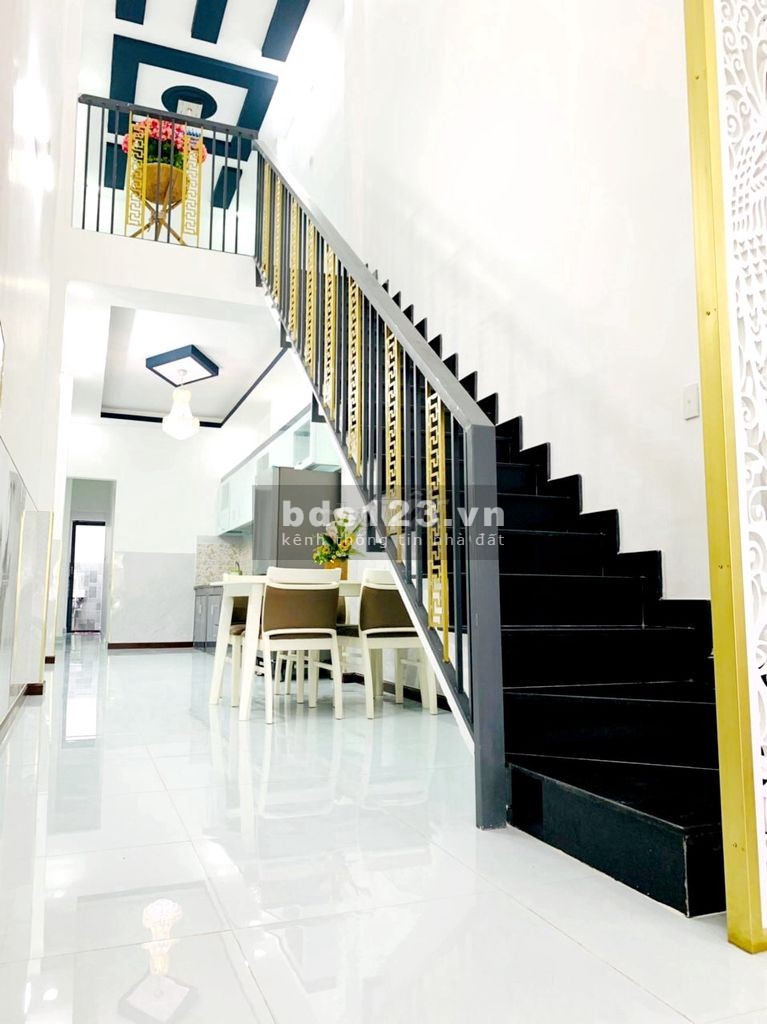 Chính chủ đang ngộp NH cần bán gấp căn nhà mặt tiền hẻm 8m, DTSD 100m2, hơn 3 tỷ