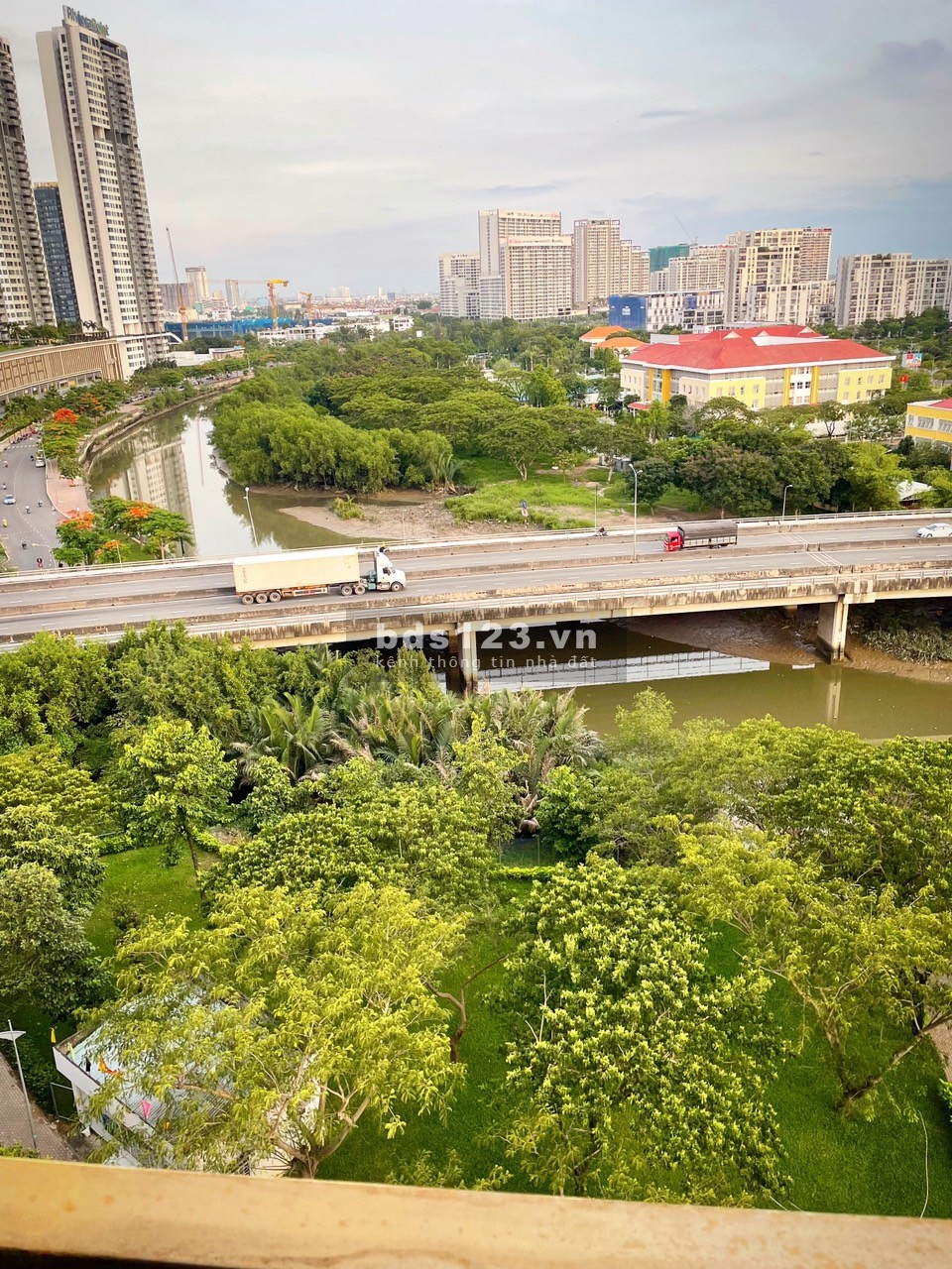 Chính chủ cần sang nhượng bán căn hộ Q7 cao cấp 2pn view miễn chê