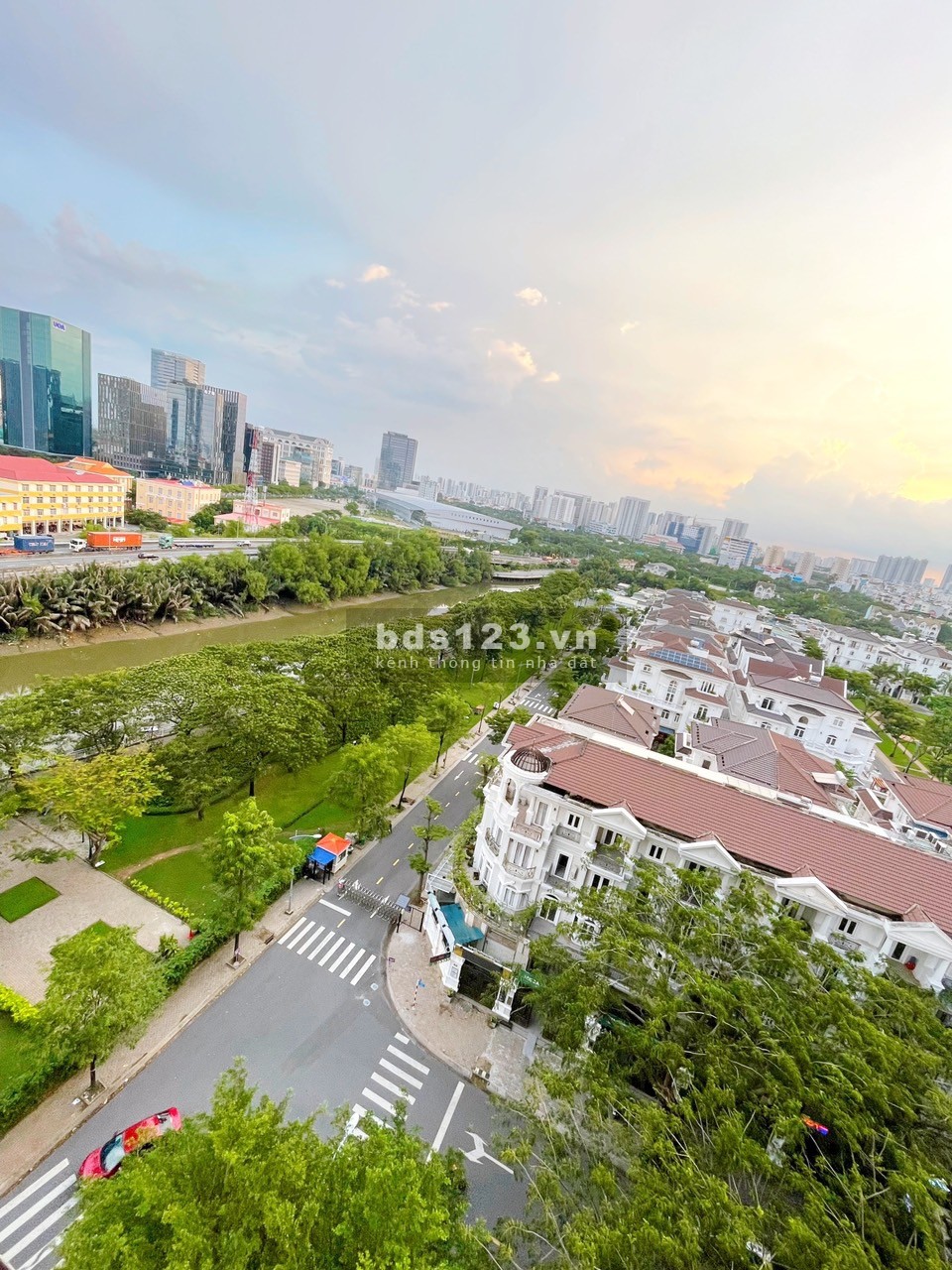 Chính chủ cần sang nhượng bán căn hộ Q7 cao cấp 2pn view miễn chê
