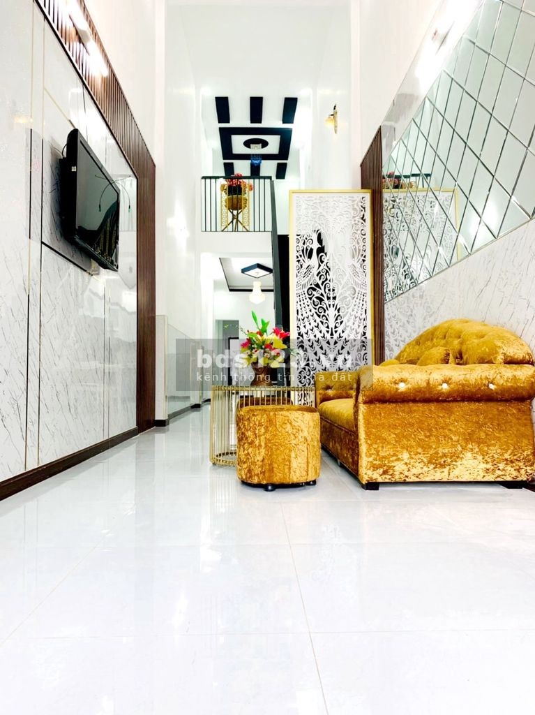 Chính chủ đang ngộp NH cần bán gấp căn nhà mặt tiền hẻm 8m, DTSD 100m2, hơn 3 tỷ