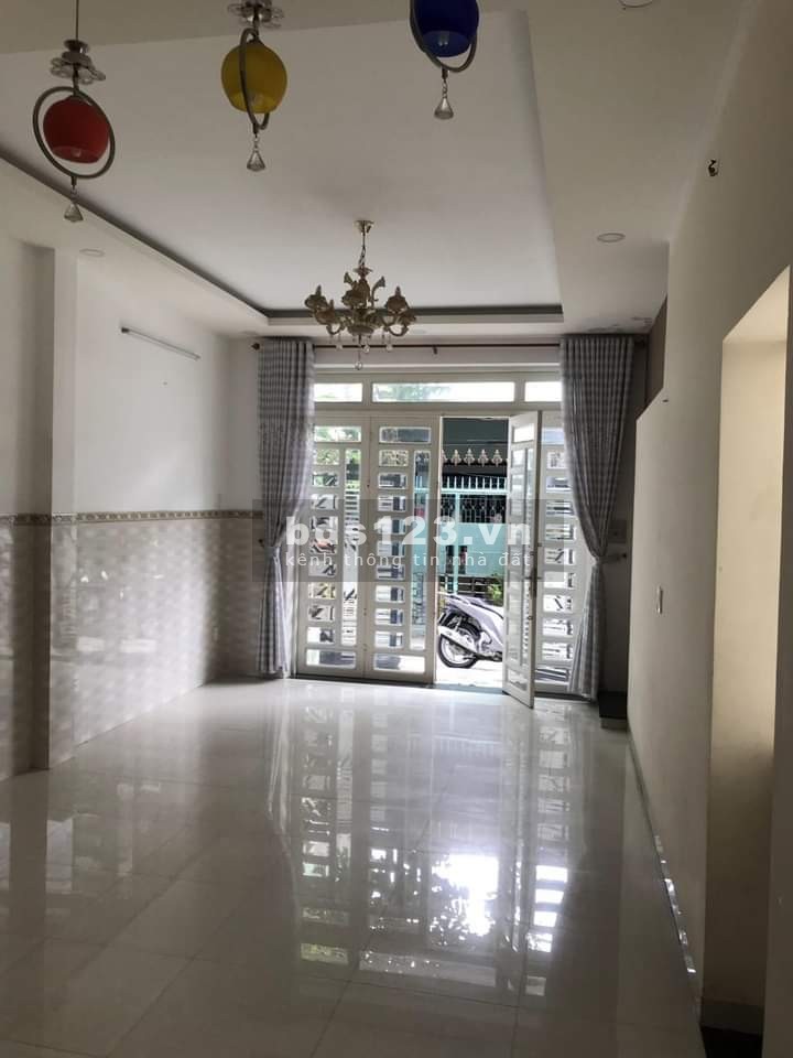 Cần bán nhà trả nợ, giá 400 triệu sổ sẵn, khu an ninh đảm bảo, yên tĩnh