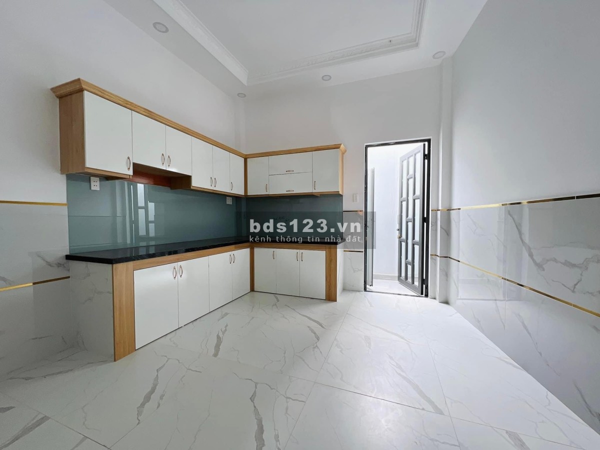 Bán nhà riêng chợ Bình Chánh chạy vào 10 phút, DT 120m², nhà mới đón Tết 2023
