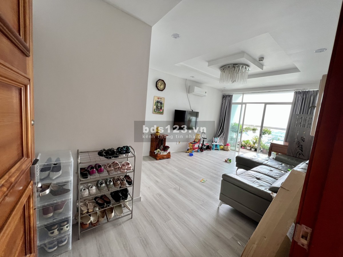 Chính chủ cần chuyển nhượng căn hộ sát sông khu Thảo Điền, giá tốt