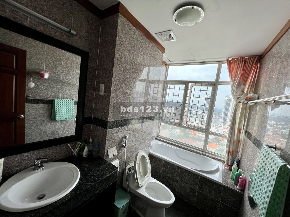 Chính chủ cần chuyển nhượng căn hộ sát sông khu Thảo Điền, giá tốt
