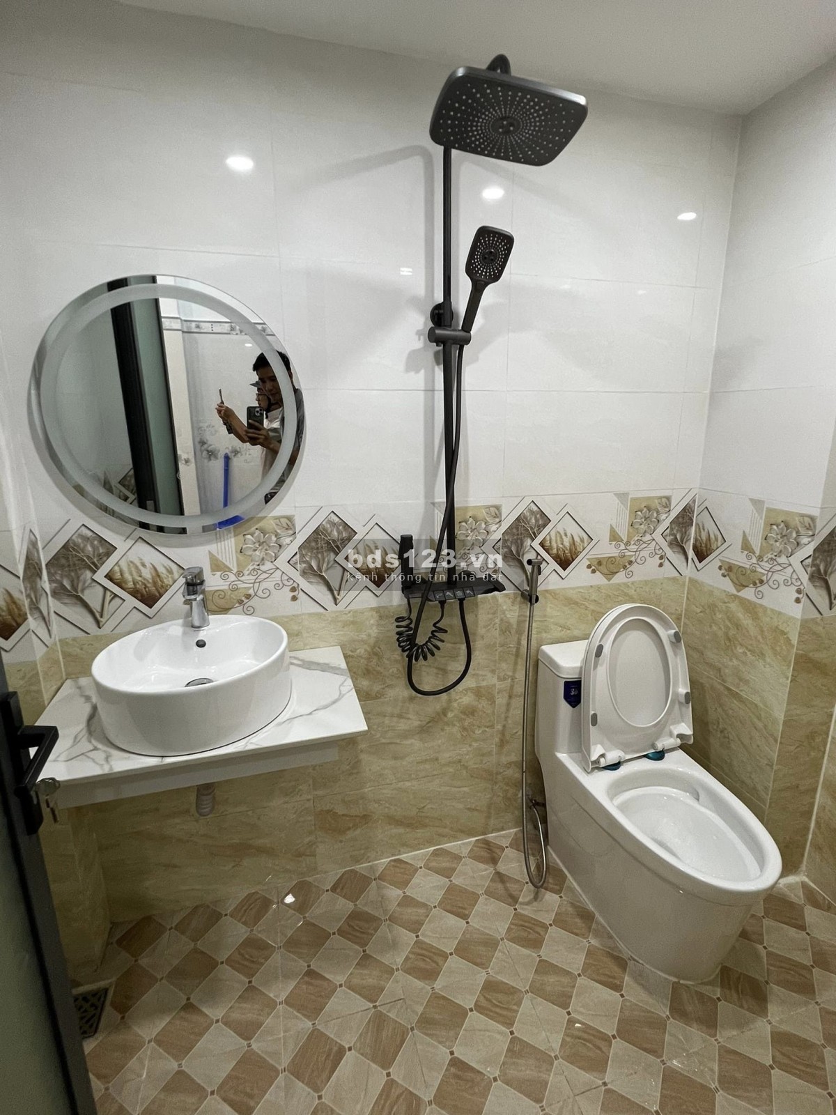 Bán nhà chính chủ mới xây theo phong cách tân cổ điển siêu đẹp
