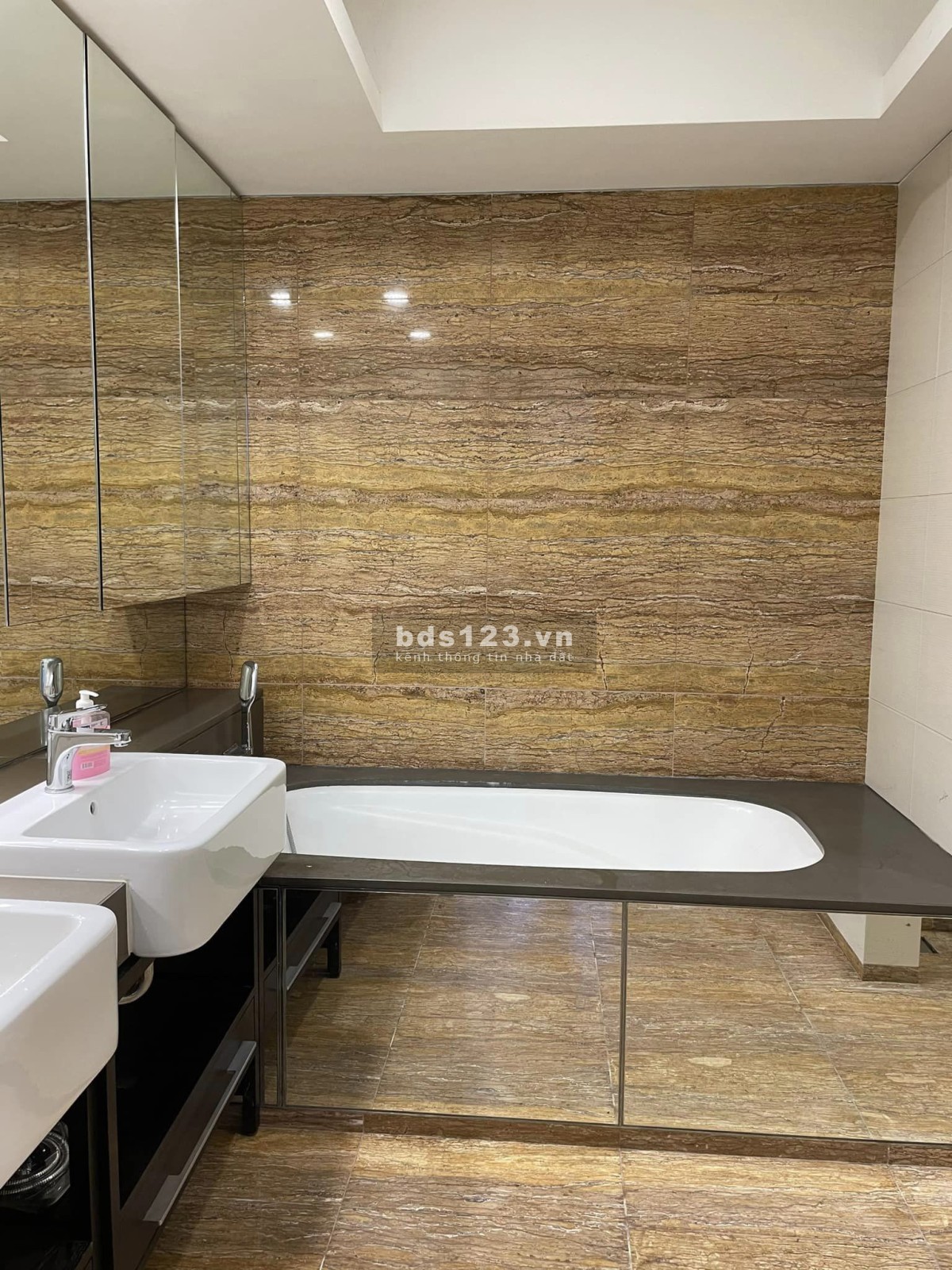 Bán nhà lô góc KD, phố Trần Thái Tông, Dịch Vọng, Hà Nội, DT 40m² x 6 tầng