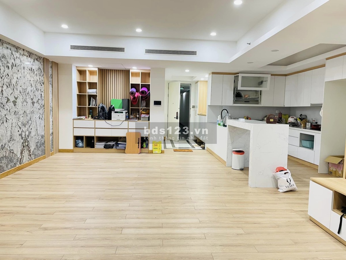 Bán nhà lô góc KD, phố Trần Thái Tông, Dịch Vọng, Hà Nội, DT 40m² x 6 tầng