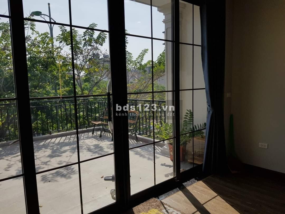 Bán tòa nhà 6 tầng thang máy phố Nguyễn Văn Cừ, quận Long Biên