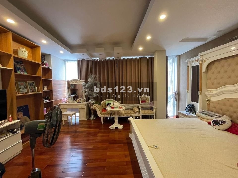 Siêu phẩm Nguyễn Khánh Toàn gara thang máy sân vườn ô tô tránh