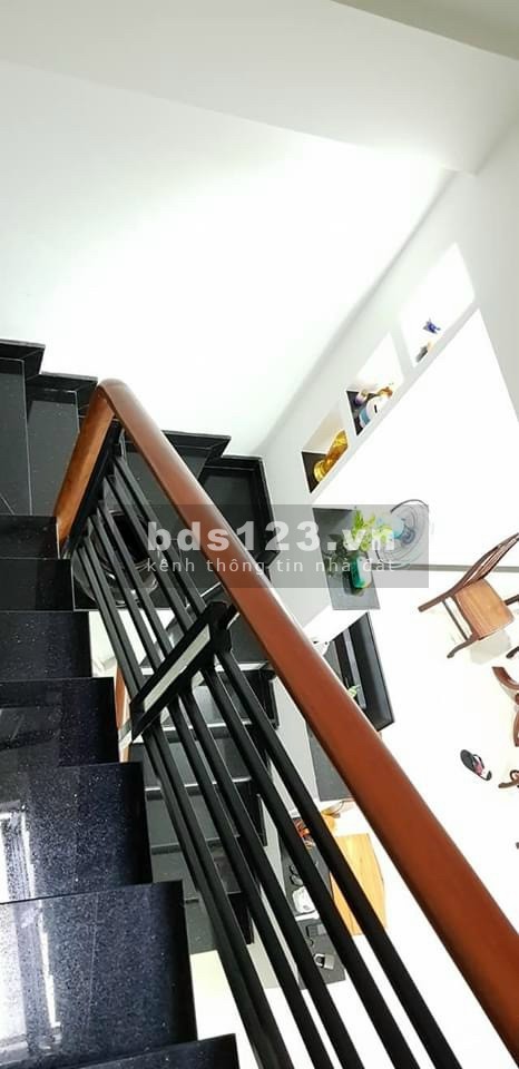 Bán nhà Lạc Long Quân, phường 8, Tân Bình, kết cấu 4 tầng, giá 5,8 tỷ đồng