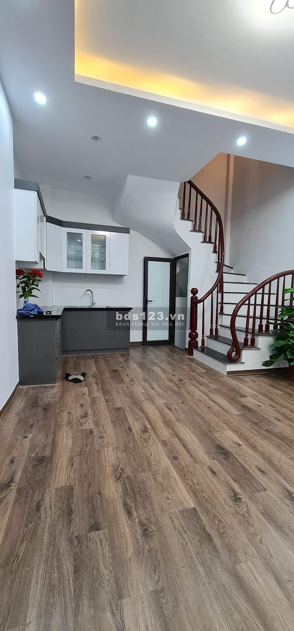 Bán nhà đẹp phố Kim Giang 5 tầng cách đường ô tô 20m giá 3,7 tỷ đồng