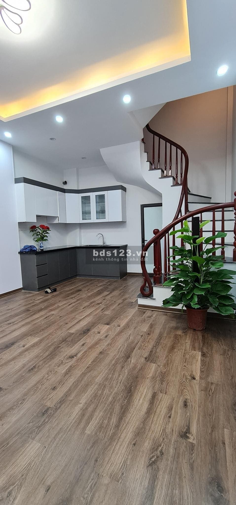 Bán nhà đẹp phố Kim Giang 5 tầng cách đường ô tô 20m giá 3,7 tỷ đồng