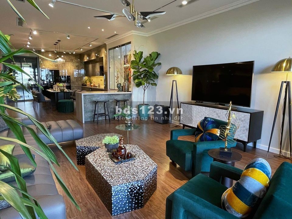 Phố VIP Phạm Tuấn Tài siêu biệt thự triệu đô dt lớn thang máy nội thất quá đẹp