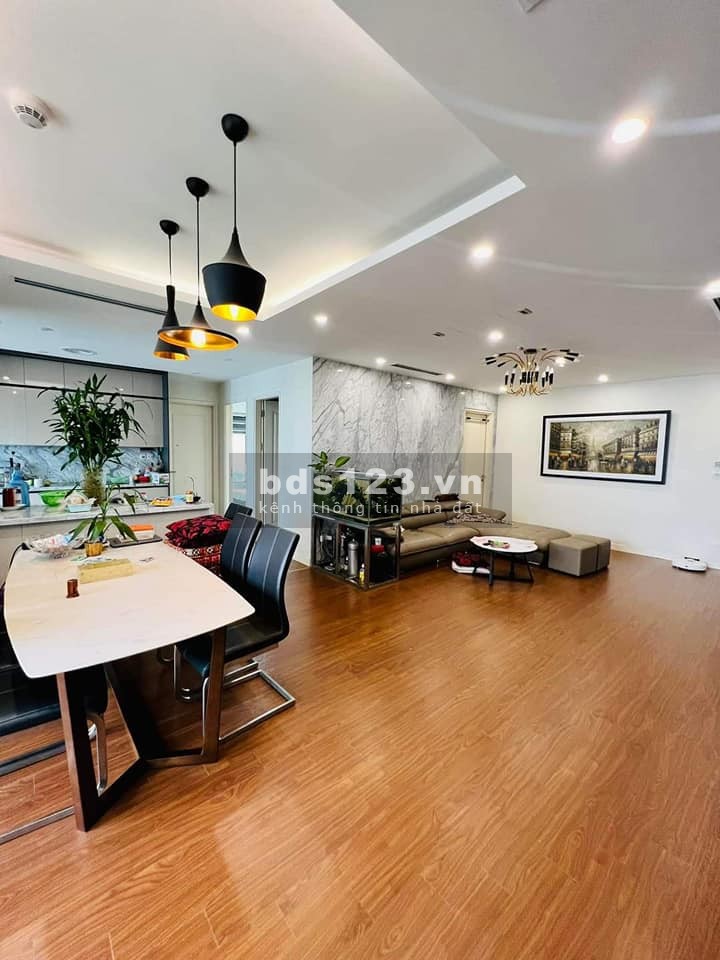 Cực Hiếm Nguyễn Văn Huyên - Gara - Thang máy - Khu vực VIP - ngõ to hơn phố