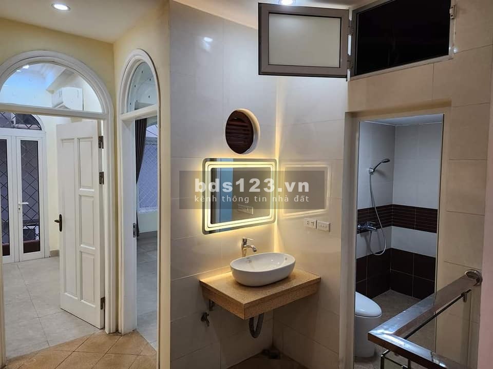 Bán nhà Trung Kính phân lô cực đẹp Gara có thang máy