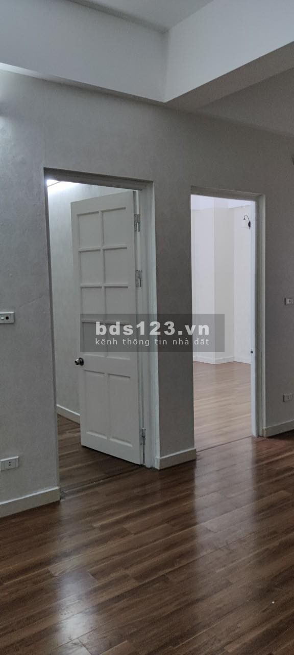 Bán căn hộ chung cư 67m2, 2 pn, toà N02 ngõ 84 Chùa Láng, Nguyễn Chí Thanhgiá bán 2,85 tỷ