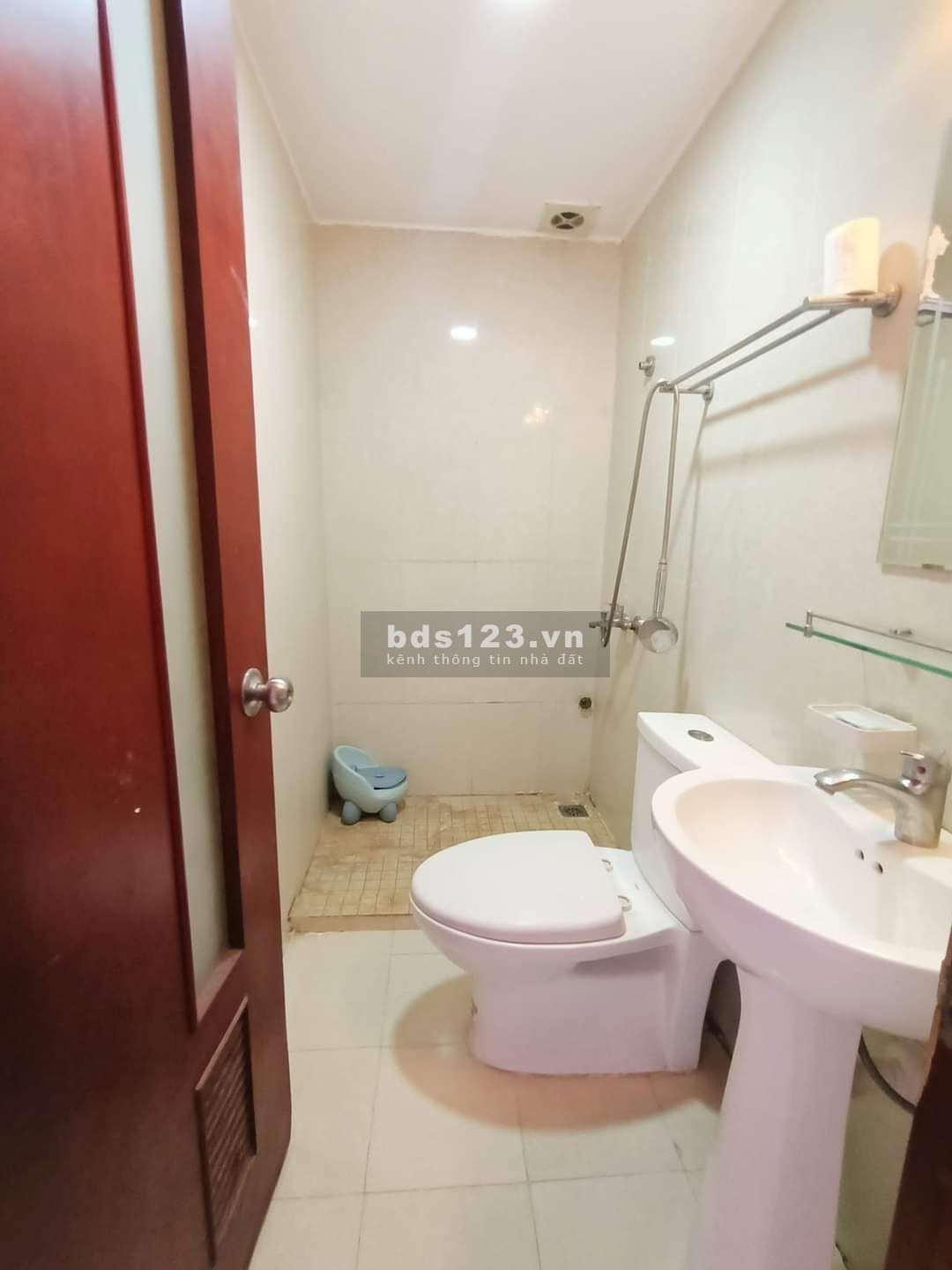Bán nhà phố Ngũ Nhạc, nội thất đầy đủ, DT 35m² x 3 tầng x 3 phòng ngủ, LH 0981276886