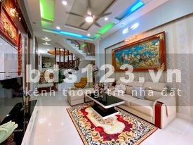 Bán căn nhà nằm ngay trung tâm quận Gò Vấp hẻm xe hơi giá chỉ 6 tỷ 990 triệu