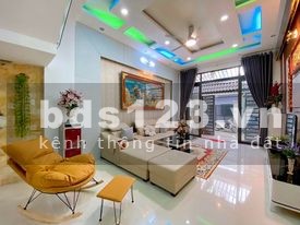 Bán căn nhà nằm ngay trung tâm quận Gò Vấp hẻm xe hơi giá chỉ 6 tỷ 990 triệu