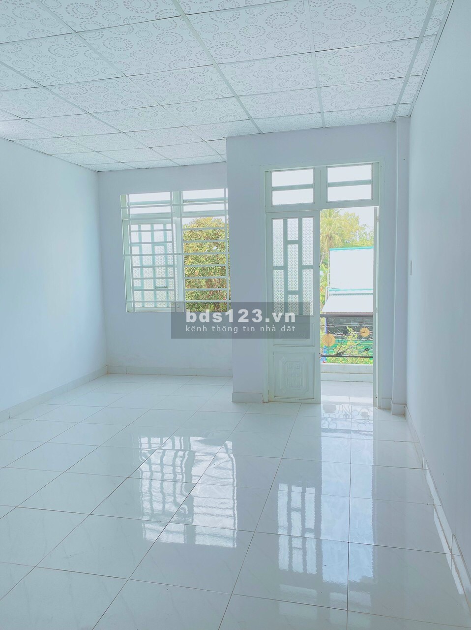 Bán nhà phố liền kề ở liền, sổ hồng riêng, gần khu CN Cầu Tràm, trệt, lầu, giá 2,2 tỷ TL