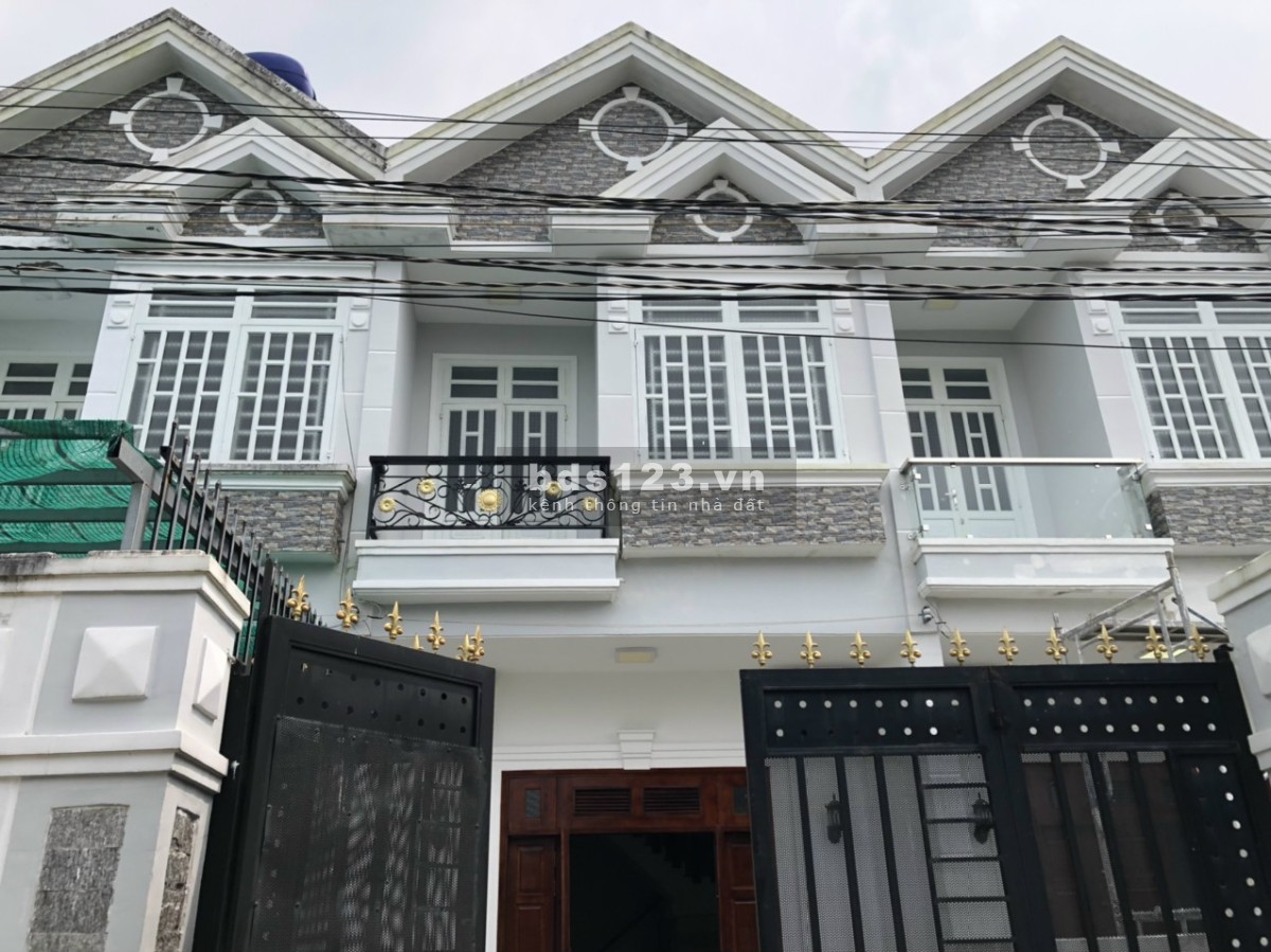 Bán nhà phố liền kề ở liền, sổ hồng riêng, gần khu CN Cầu Tràm, trệt, lầu, giá 2,2 tỷ TL