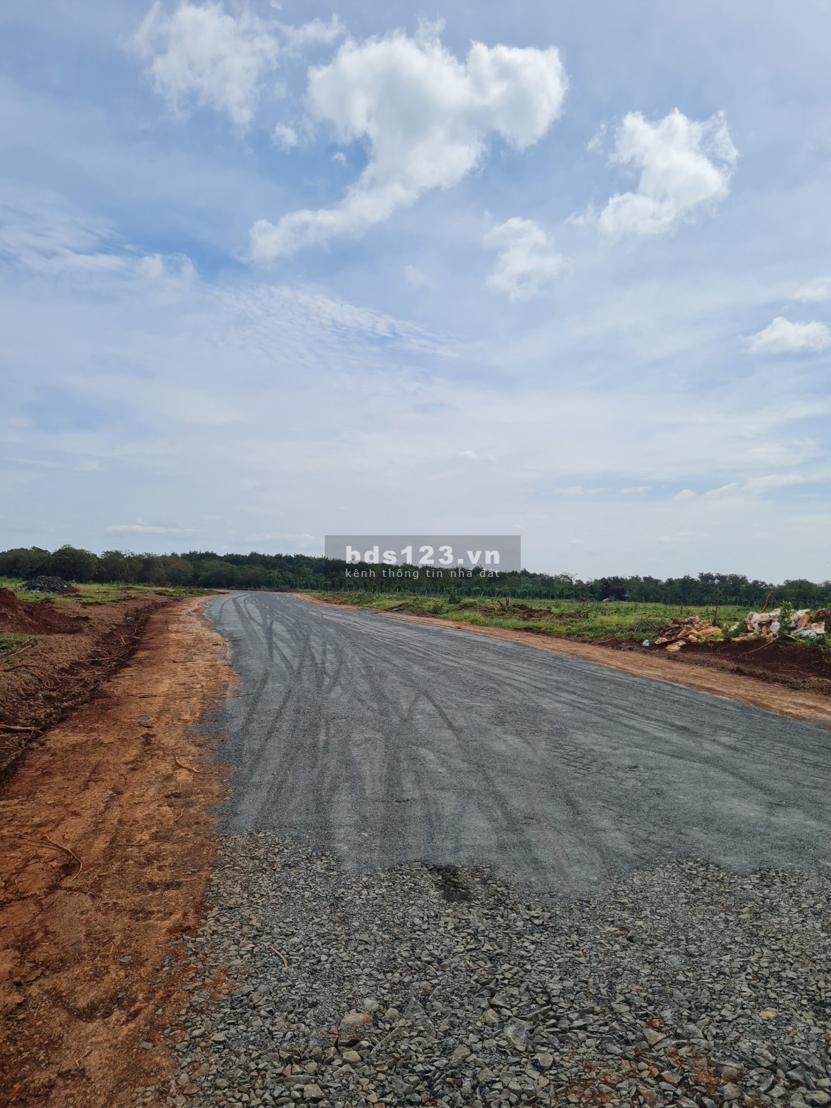 Bán gấp lô đát 2000m2 giá chỉ 500tr bao sang tên ra sổ, sổ hồng riêng, dân cư hiện hữu