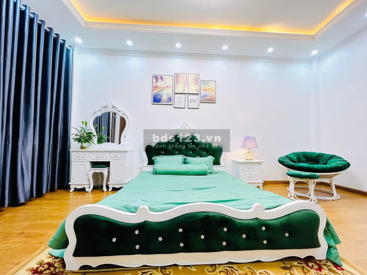 Bán nhà Nguyễn Chính, ngõ rộng 4m, ô tô đỗ cửa, bờ sông sét, DT 34m² x 4 tầng, MT 4m