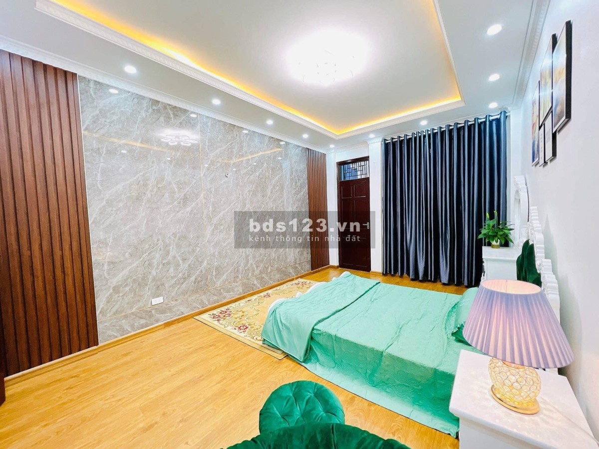 Bán nhà Nguyễn Chính, ngõ rộng 4m, ô tô đỗ cửa, bờ sông sét, DT 34m² x 4 tầng, MT 4m
