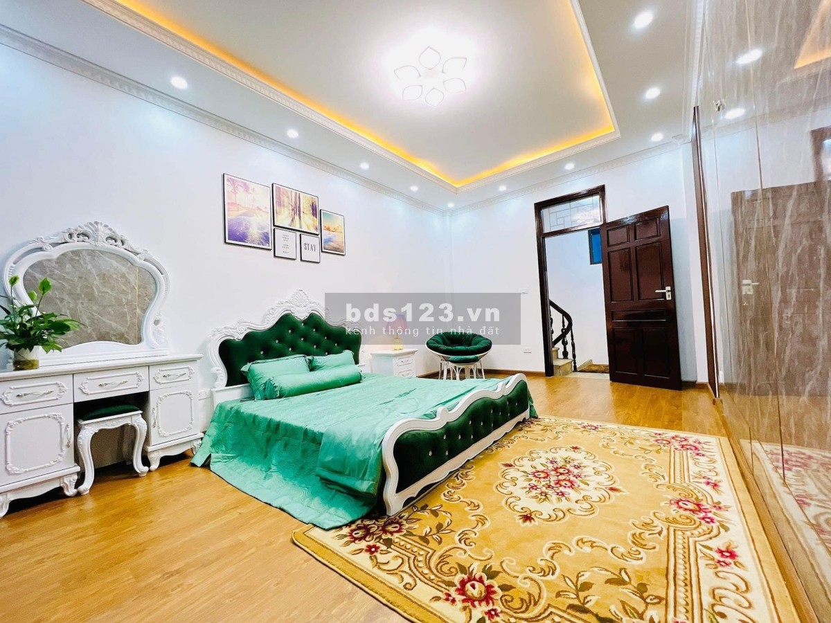 Bán nhà Nguyễn Chính, ngõ rộng 4m, ô tô đỗ cửa, bờ sông sét, DT 34m² x 4 tầng, MT 4m