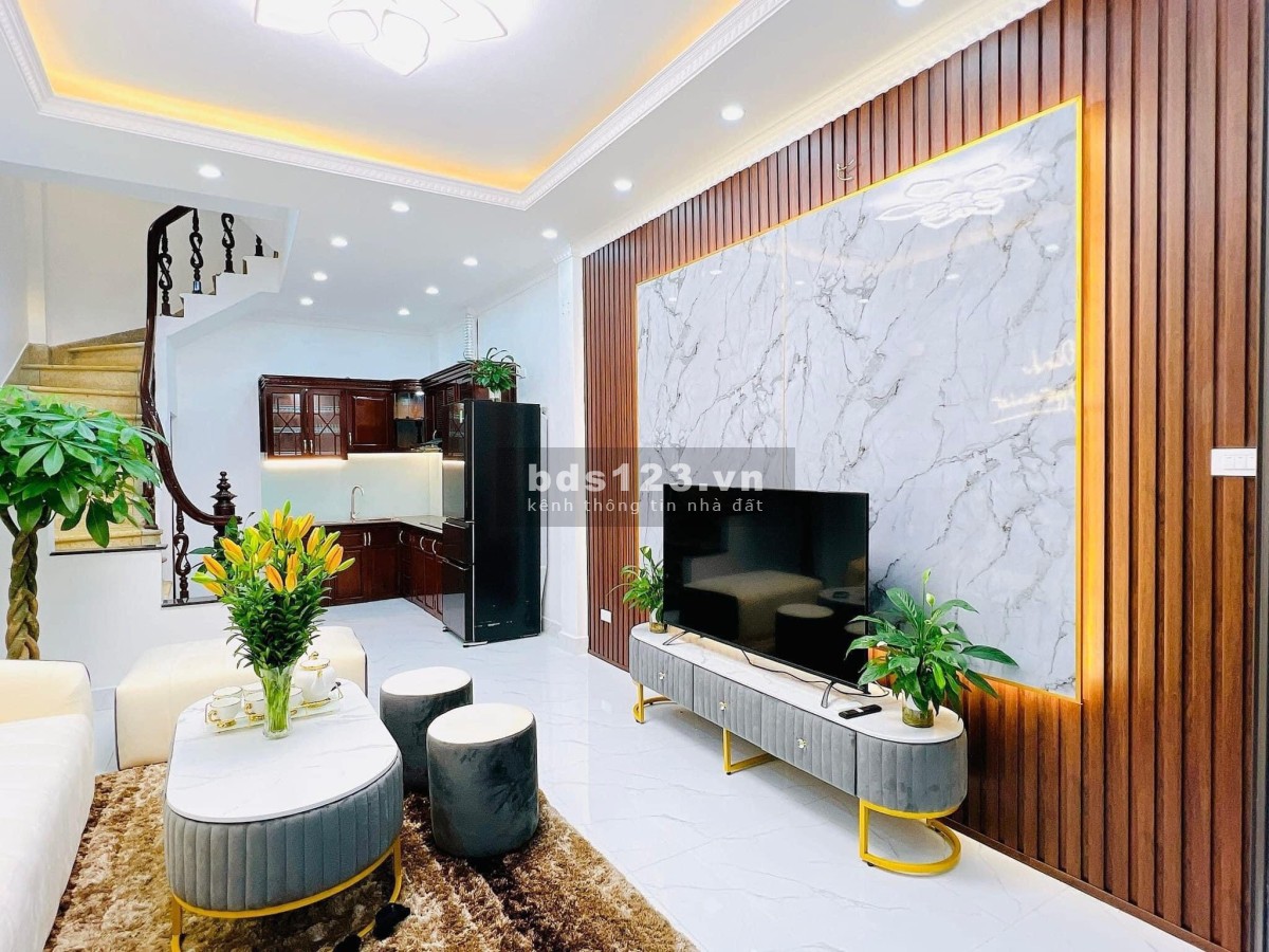 Bán nhà Nguyễn Chính, ngõ rộng 4m, ô tô đỗ cửa, bờ sông sét, DT 34m² x 4 tầng, MT 4m