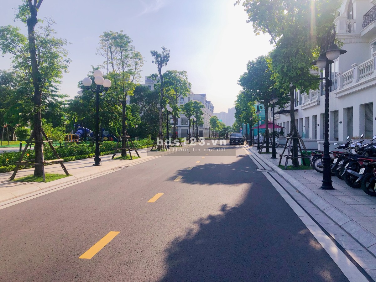 Shophouse sổ đỏ lâu dài Sao Biển 01 đối diện vườn hoa, giá 15.68 tỷ tại Vin Gia Lâm (0985941715)