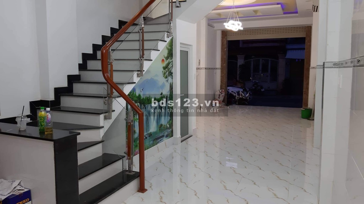 Bán Gấp Nhà Mặt Tiền Nguyễn Quý Anh, DTSD 52m², 4 PN + 3 WC, giá 11,6 tỷ, LH 0765617350