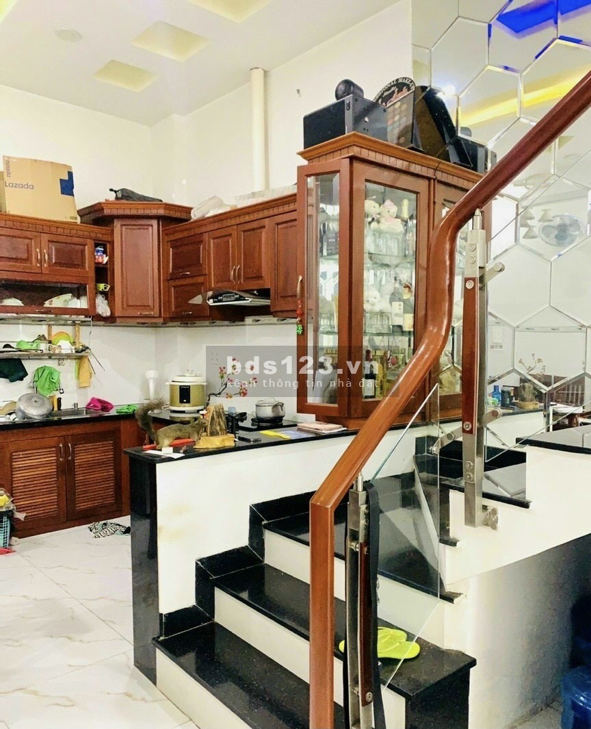 Bán Gấp Nhà Mặt Tiền Nguyễn Quý Anh, DTSD 52m², 4 PN + 3 WC, giá 11,6 tỷ, LH 0765617350