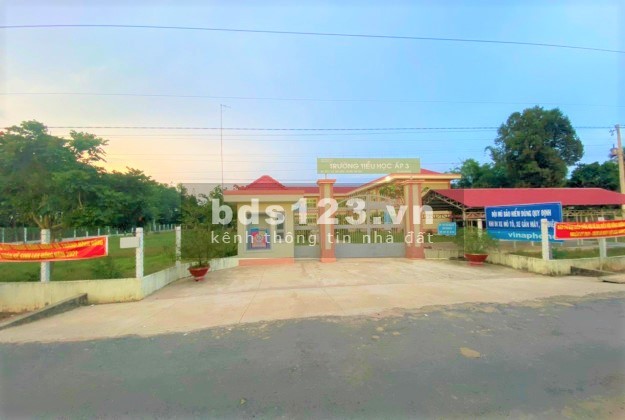 Bán Gấp 4 Lô Đất 950m2 Thổ Cư Tây Ninh Giá 650tr Đối Diện Trường,Mặt Tiền Nhựa,Sổ Sẵn,Kế Bên KCN