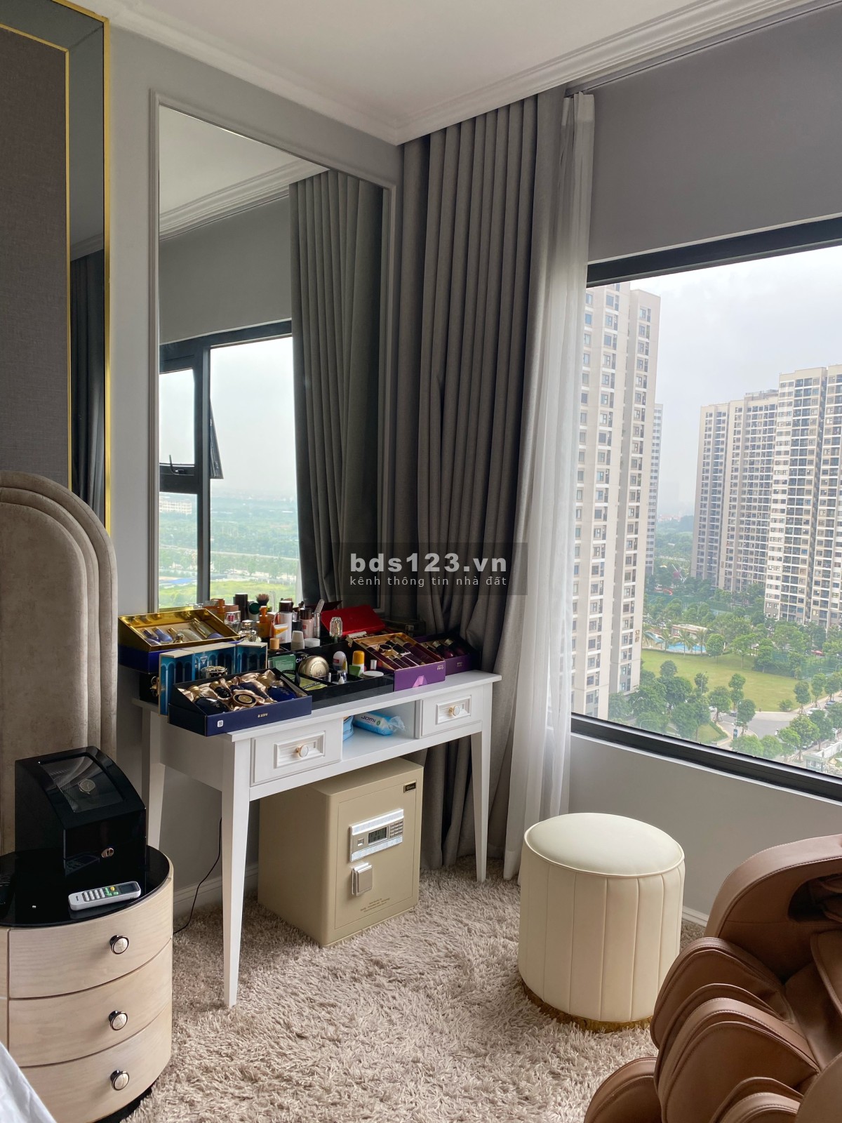 Cắt lỗ (300tr) bán căn hộ 3N2WC tầng đẹp view thoáng DT 80m2 giá 2,3 tỷ Vinhomes Ocean Park Gia Lâm