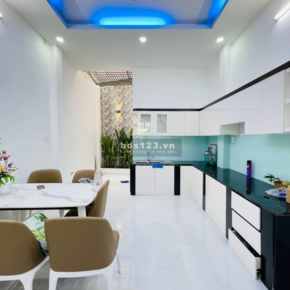Bán gấp nhà mới chính chủ đón tết phường 14, Gò Vấp, hẻm 6m thông, DT 60m² x 4 tầng, giá chỉ 6,9 tỷ