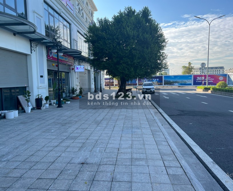 Shophouse sổ lâu dài mặt đường 30m, xây 97m2/sàn giá 23.86 tỷ tại Vin Gia Lâm (0985941715)