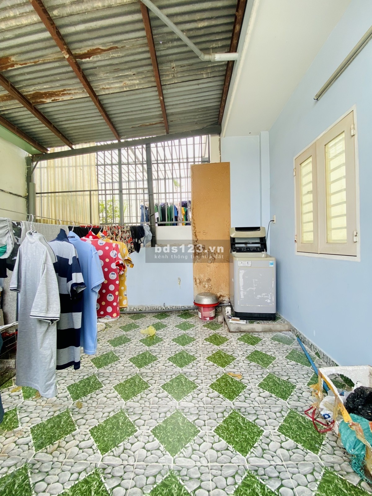 Bán nhà ngộp đường Lạc Long Quân, Tân Bình, 4 tầng DT 50m², giá cực rẻ