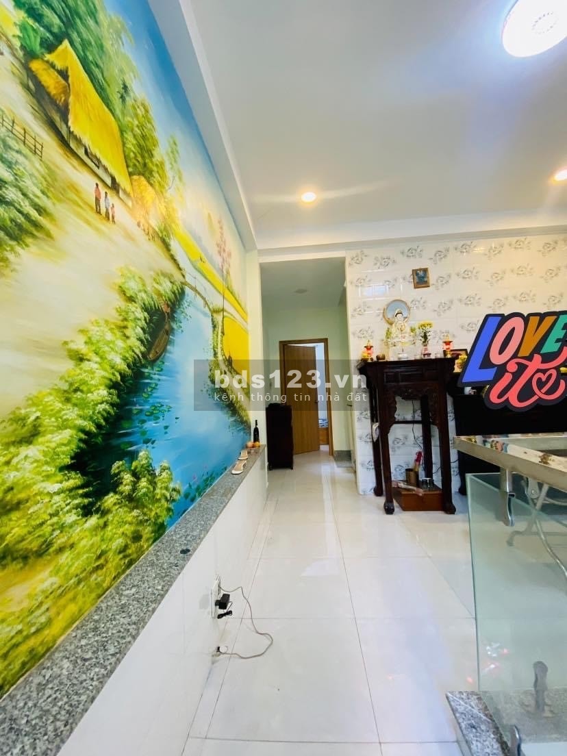 Bán nhà ngộp đường Lạc Long Quân, Tân Bình, 4 tầng DT 50m², giá cực rẻ