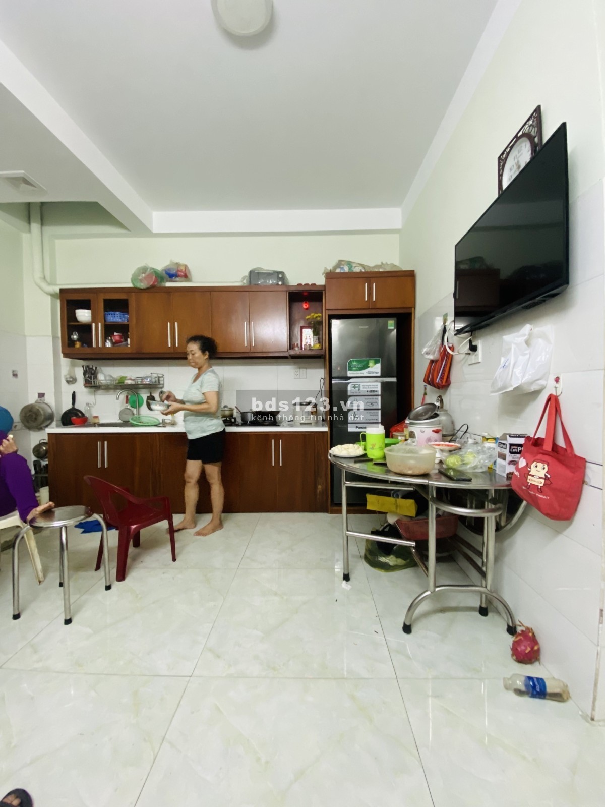 Bán nhà ngộp đường Lạc Long Quân, Tân Bình, 4 tầng DT 50m², giá cực rẻ