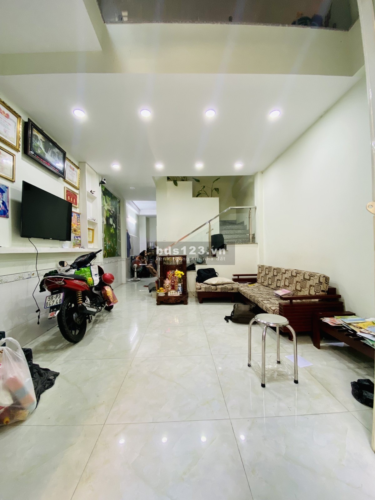 Bán nhà ngộp đường Lạc Long Quân, Tân Bình, 4 tầng DT 50m², giá cực rẻ