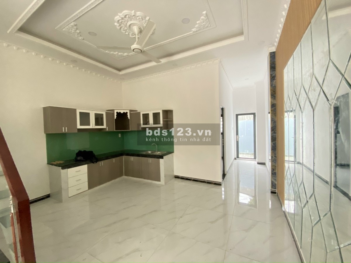 Bán nhà mặt tiền khu đô thị mới Bình Chánh DT 6 x 15m, sổ hồng riêng