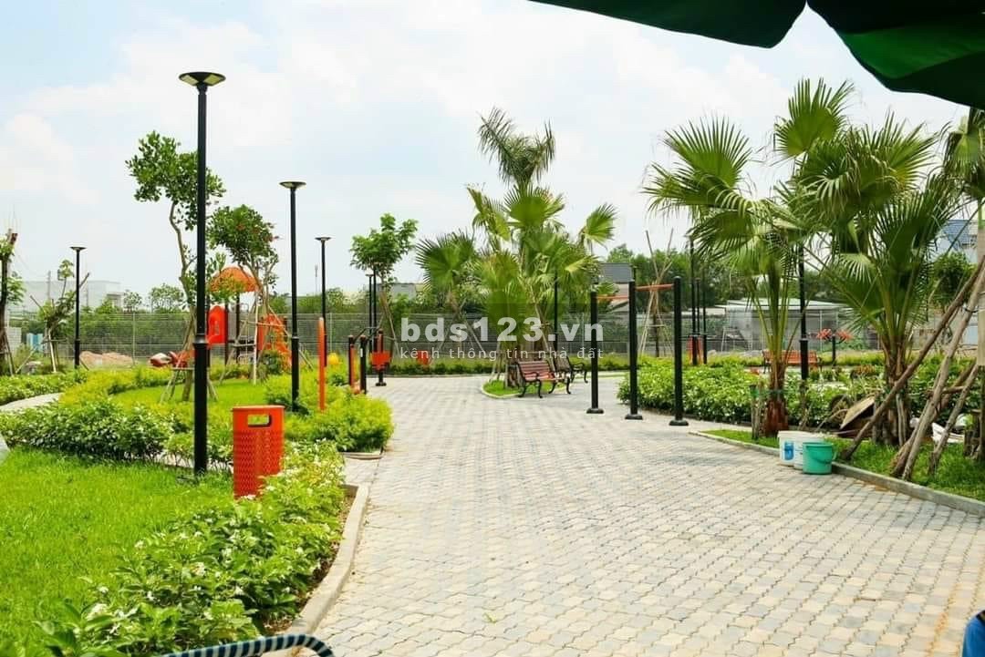 Bán gấp căn nhà mặt tiền đường Bình Chuẩn 69, thành phố Thuận An, Bình Dương