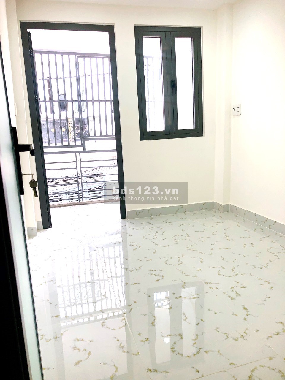 Bán nhà khu dân cư, gần đường số, quận 4, hẻm thông giá chưa tới 3 tỷ