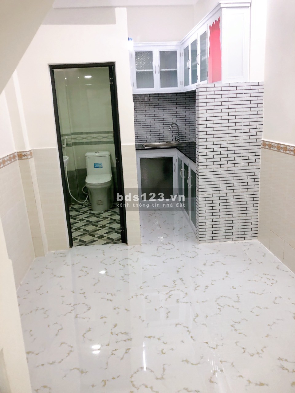 Bán nhà khu dân cư, gần đường số, quận 4, hẻm thông giá chưa tới 3 tỷ
