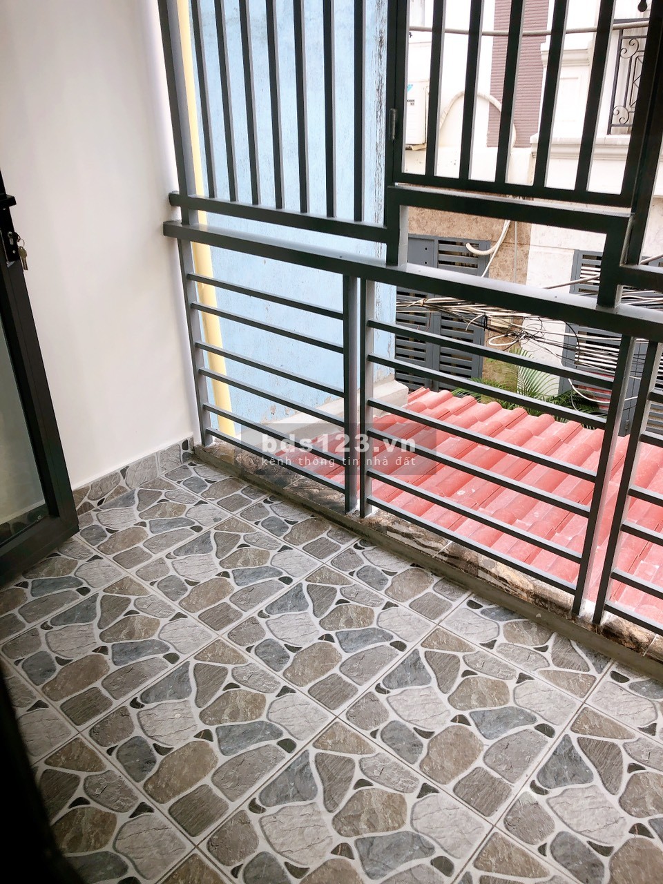 Bán nhà khu dân cư, gần đường số, quận 4, hẻm thông giá chưa tới 3 tỷ