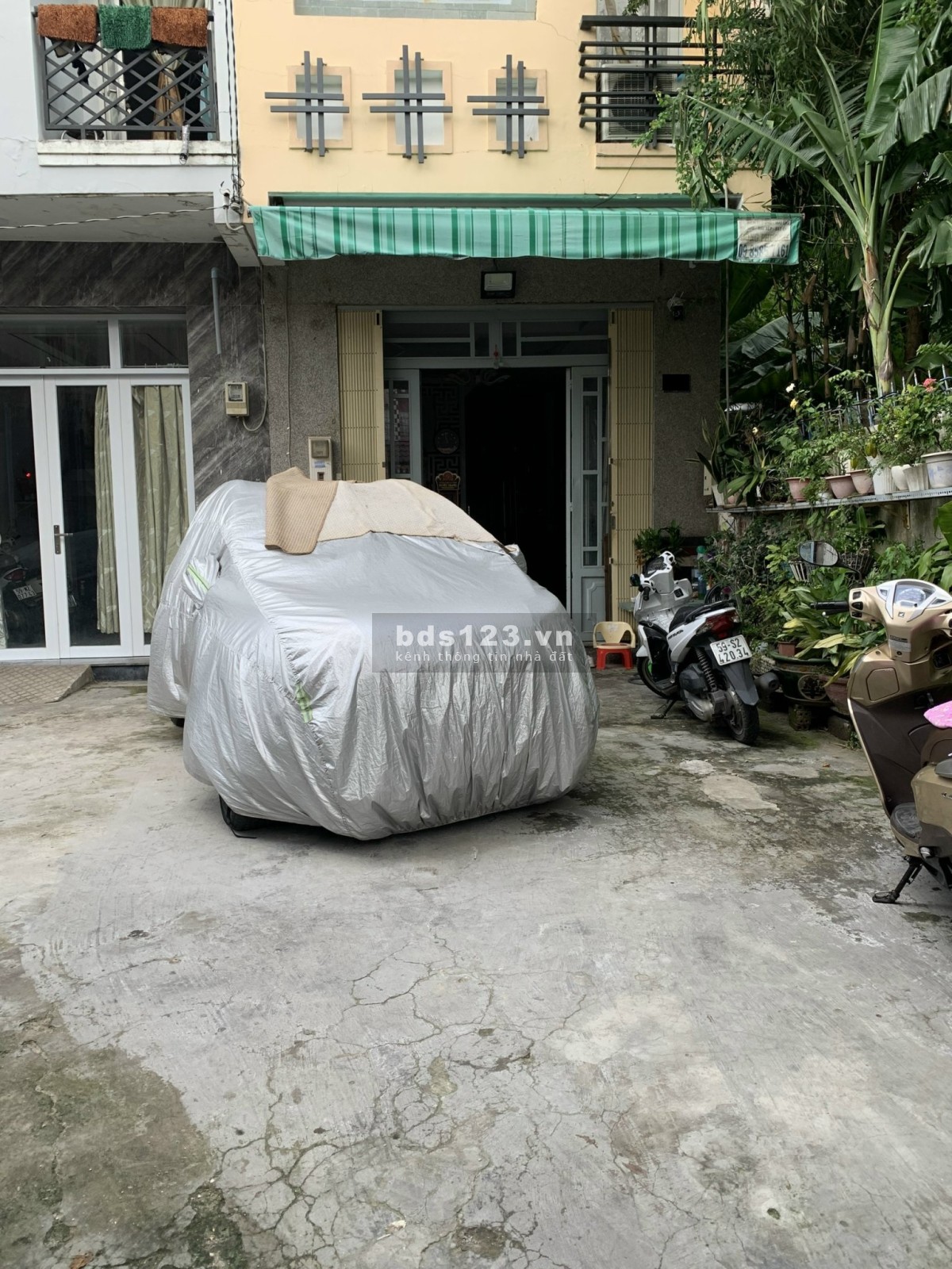 Bán nhà mặt tiền xe hơi ngủ trong sân vườn 1m², giá chỉ 60 triệu/m² LH 0843555592