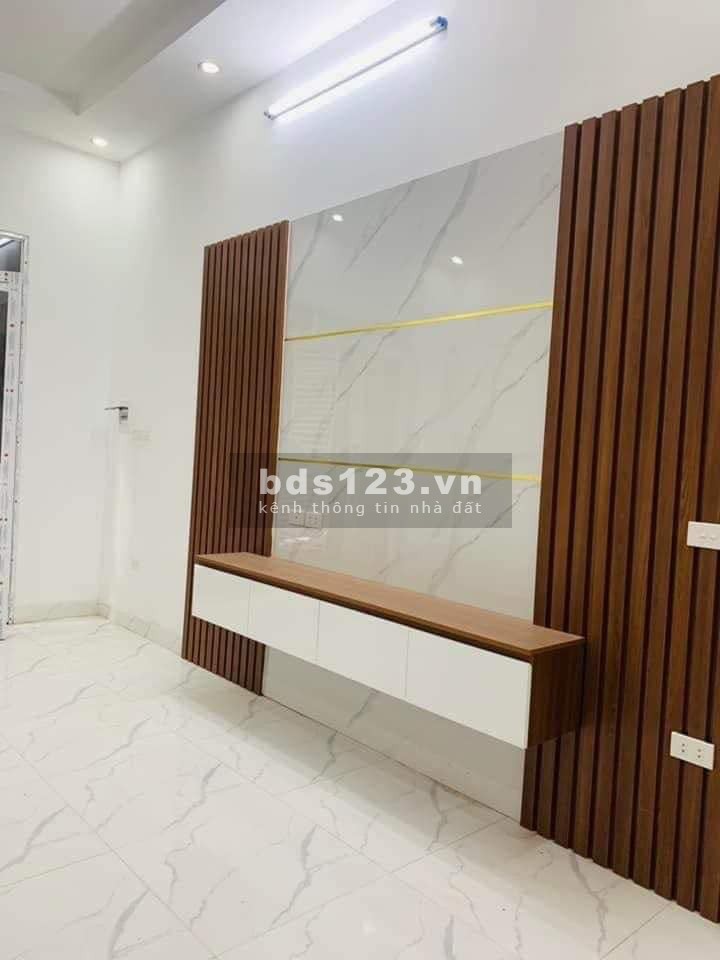 Bán nhà Nguyễn Trãi ô tô 20m, DTSD 40m² x 4 tầng, MT 3,7m, nhà mới ở ngay, giá 5,4 tỷ