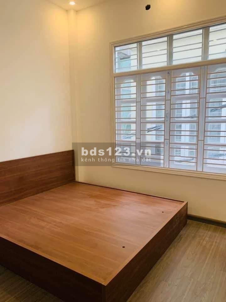 Bán nhà Nguyễn Trãi ô tô 20m, DTSD 40m² x 4 tầng, MT 3,7m, nhà mới ở ngay, giá 5,4 tỷ
